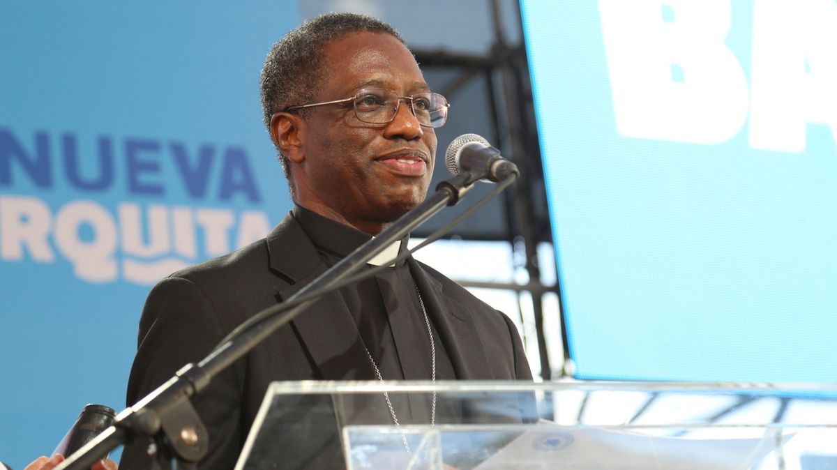 Novým apoštolským nunciem v ČR se stal nigerijský arcibiskup Okolo